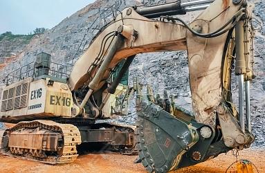 Gold mining in Africa with super-reinforced buckets made by Professional!
